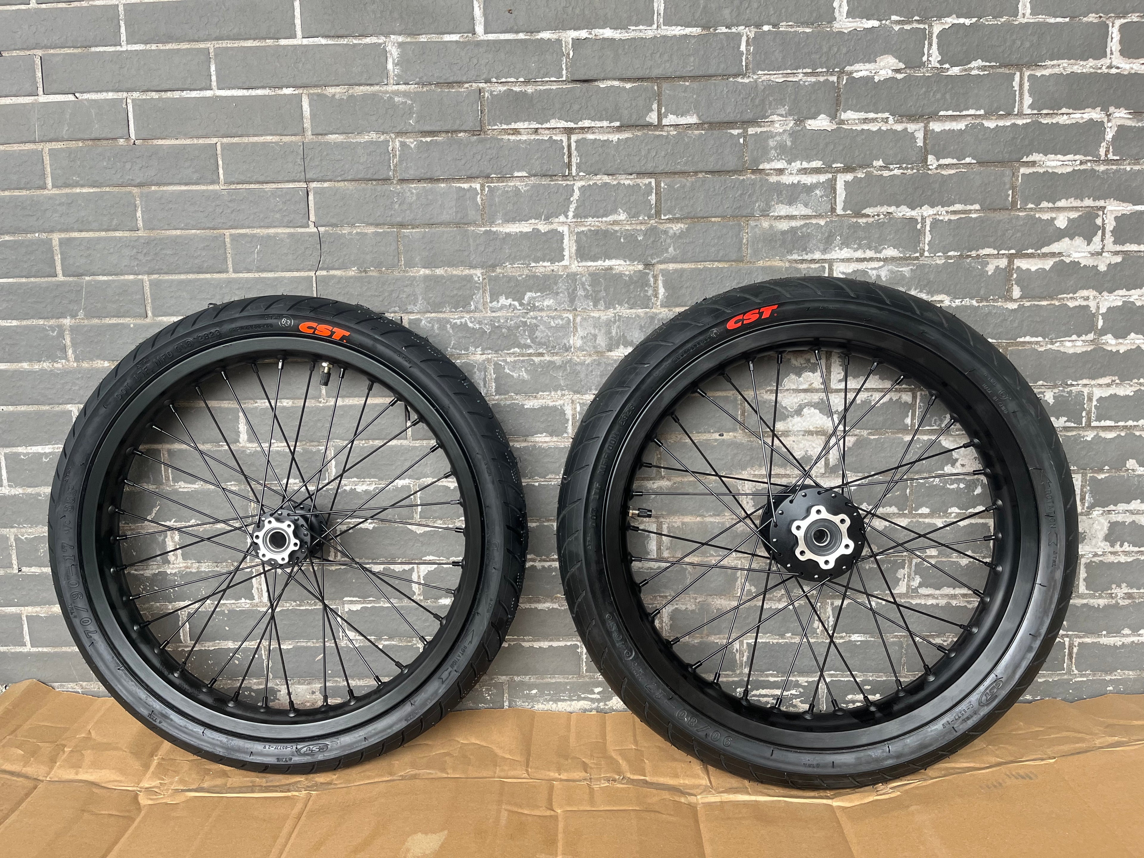 17in Surron Light Bee Sumo Rims + CST Tires