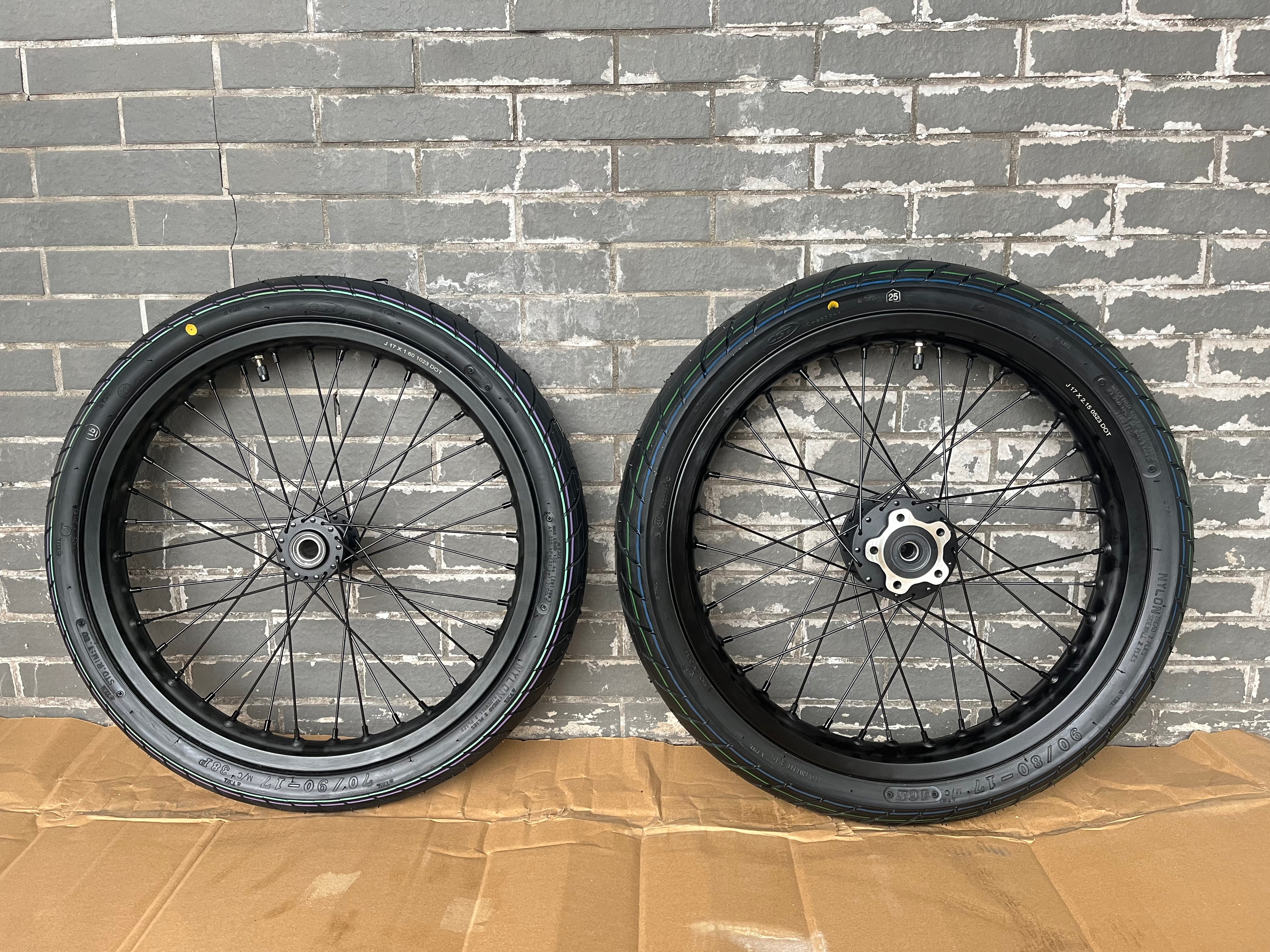 17in Surron Light Bee Sumo Rims + CST Tires