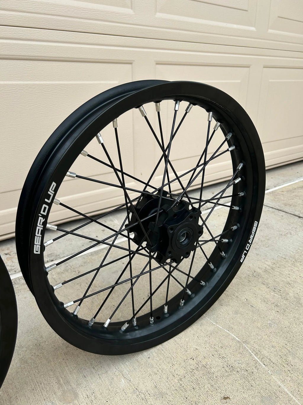CUSTOM E-MOTO WHEEL BUILDER